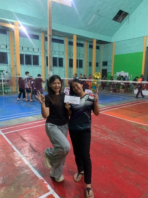 juara 3 badminton beregu putri ( mewakili desa ala